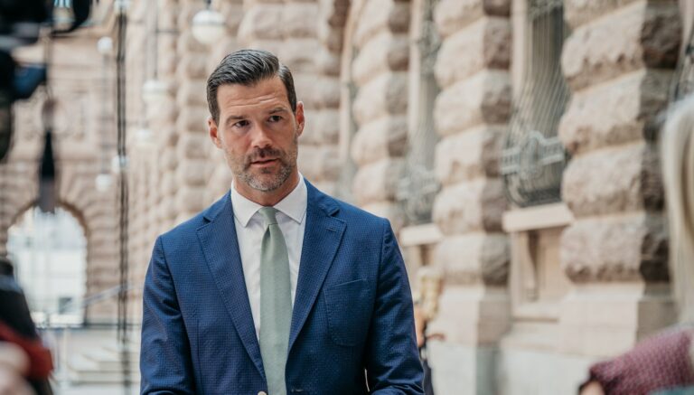 Moderaterna kommer införa en särskild brottsofferlag