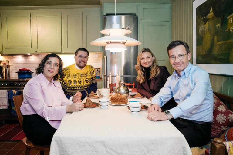 Vi är på rätt väg. Simona Mohamsson, Jimmie Åkesson, Ebba Busch och Ulf Kristersson hemma hos Ulf Kristersson