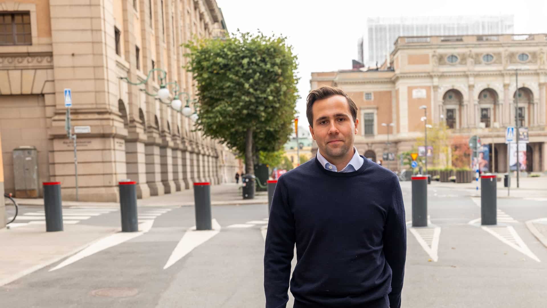 Benjamin Dousa: Vänstersvängen