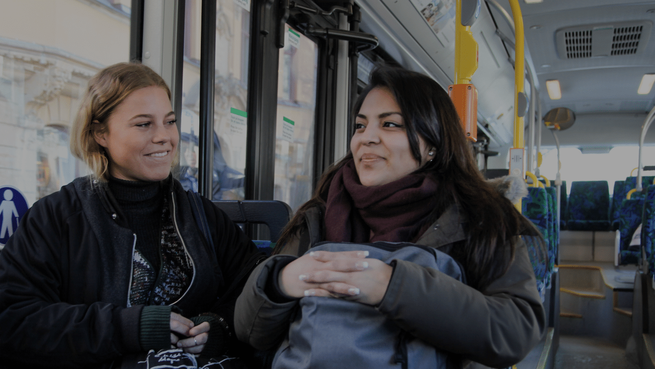 Nu halverar vi priset i kollektivtrafiken